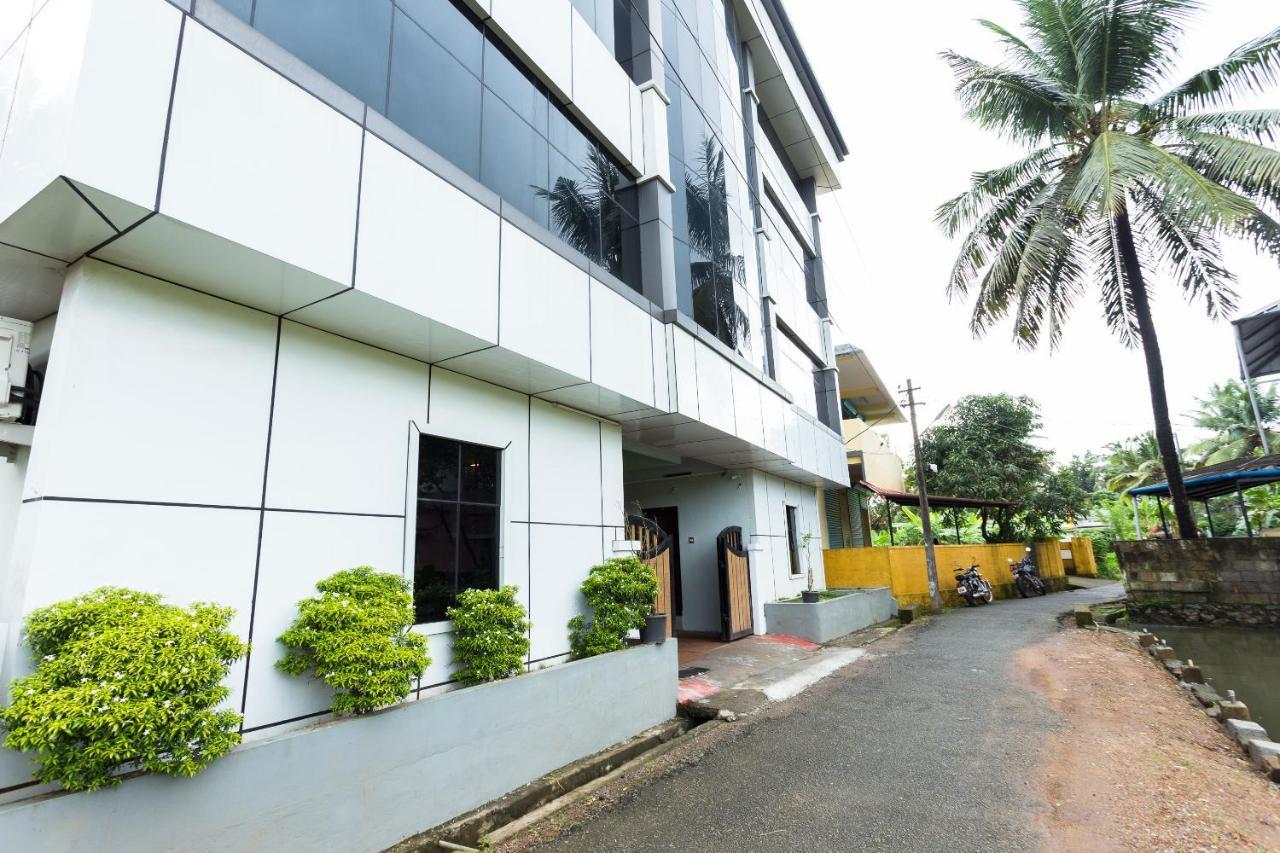 Oyo 15598 Cochin Airport Hotel Nedumbassery Exterior photo